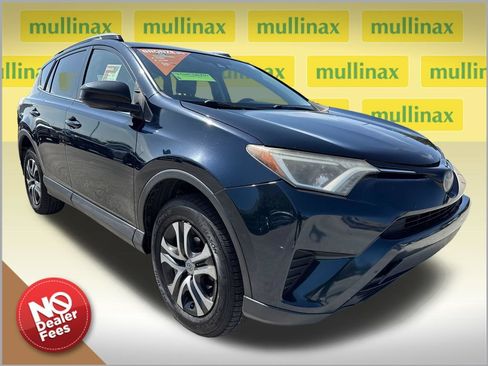 Used 2018 Toyota RAV4 LE FWD image 1
