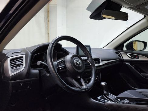 Used 2018 MAZDA MAZDA3 Touring FWD image 13