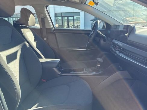 Used 2025 Kia K4 LXS image 9