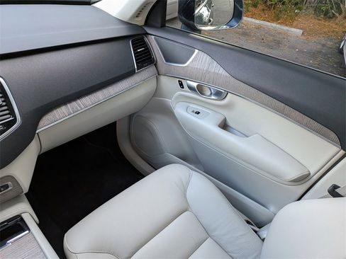 Certified 2024 Volvo XC90 B6 Plus w/ Protection Package Premier image 18