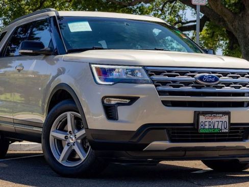 Used 2018 Ford Explorer XLT w/ Equipment Group 201A image 11