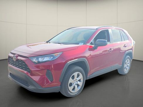Used 2020 Toyota RAV4 LE FWD image 2