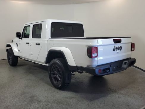 New 2025 Jeep Gladiator Sport image 5