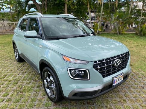 Used 2025 Hyundai Venue Limited FWD image 1
