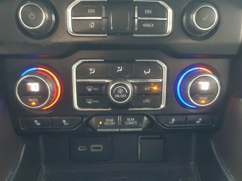 Used 2022 Chevrolet Tahoe LT w/ LT Signature Plus Package AWD/4WD image 26