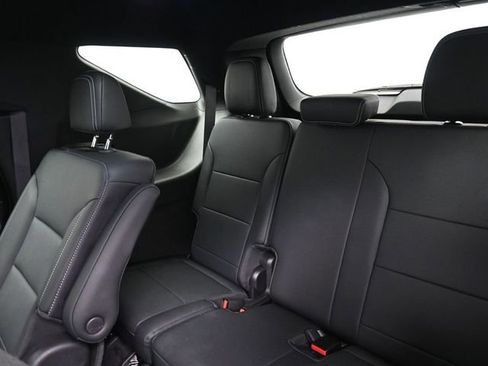 Used 2025 Chevrolet Traverse LT image 20
