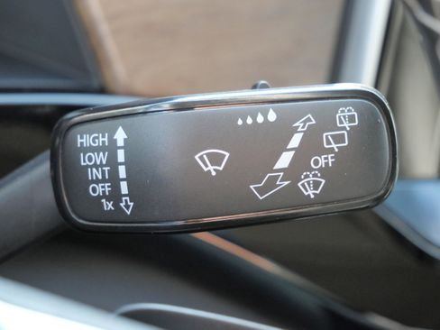 Used 2024 Volkswagen Atlas SE AWD/4WD image 33