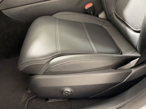 New 2025 Mercedes-Benz C 300 4MATIC Sedan image 12