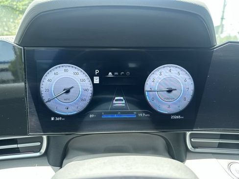 Used 2025 Hyundai Elantra SEL FWD image 26