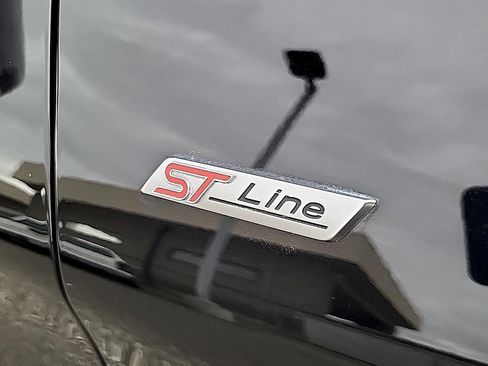 Used 2025 Ford Explorer ST-Line w/ ST-Line Street Pack AWD/4WD image 34