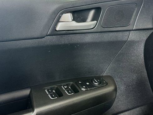 Used 2017 Kia Sportage LX image 18