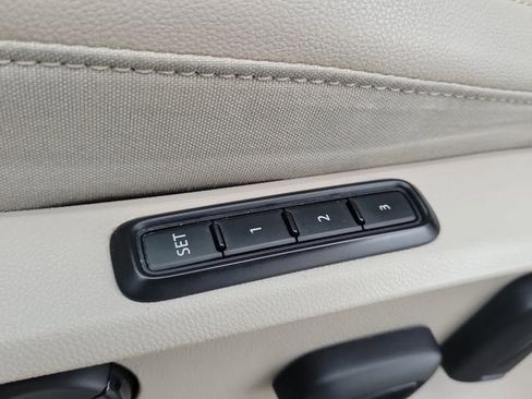 Used 2018 Volkswagen Atlas SEL FWD image 11