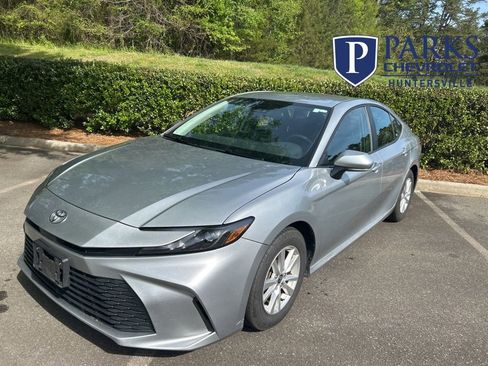 Used 2025 Toyota Camry LE image 22
