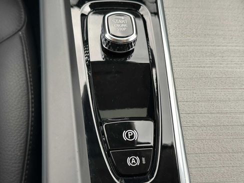 Certified 2025 Volvo XC60 B5 Plus AWD/4WD image 32