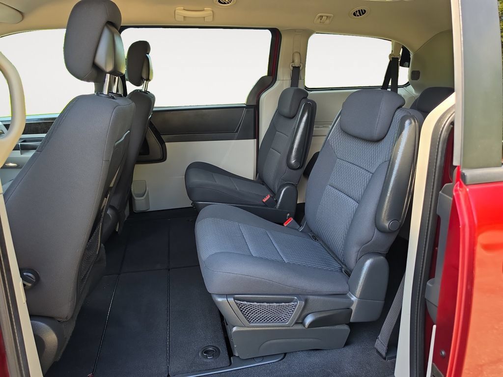 Used 2010 Dodge Grand Caravan SXT FWD image 13