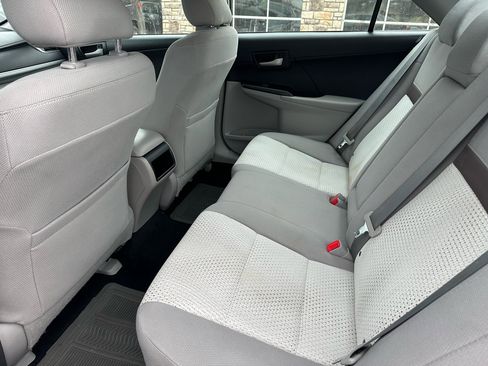 Used 2014 Toyota Camry SE image 11