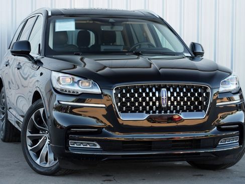 Used 2023 Lincoln Aviator Grand Touring w/ Equipment Group 301A image 4
