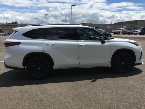 Used 2025 Toyota Highlander XSE AWD/4WD image 8
