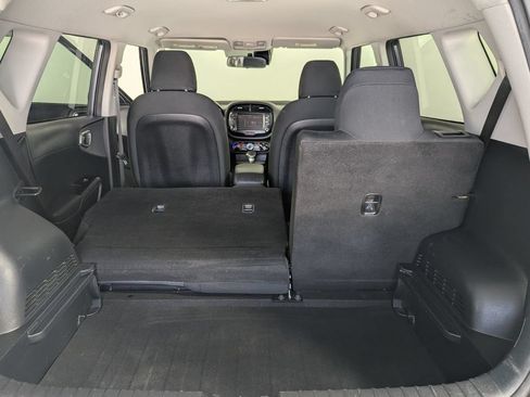Used 2023 Kia Soul LX w/ LX Technology Package FWD image 24