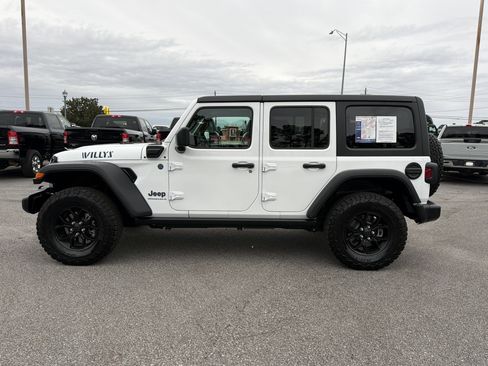 Used 2025 Jeep Wrangler Willys image 9
