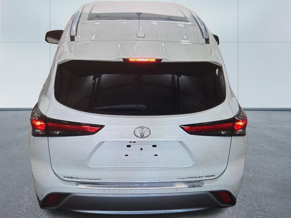 Used 2021 Toyota Highlander Platinum AWD/4WD image 7