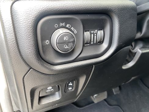Used 2022 RAM 1500 Laramie AWD/4WD image 19