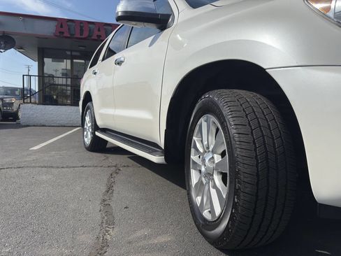 Used 2010 Toyota Sequoia Platinum image 31