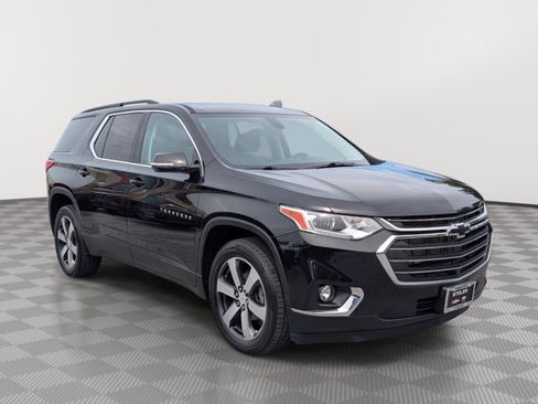 Used 2020 Chevrolet Traverse LT w/ LT Premium Package AWD/4WD image 7