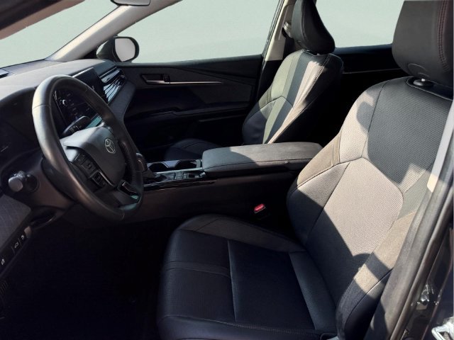 Used 2025 Toyota Camry XLE FWD image 11