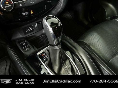 Used 2020 Nissan Rogue SL w/ Premium Package FWD image 17