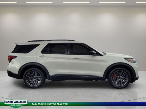 Used 2025 Ford Explorer ST AWD/4WD image 2