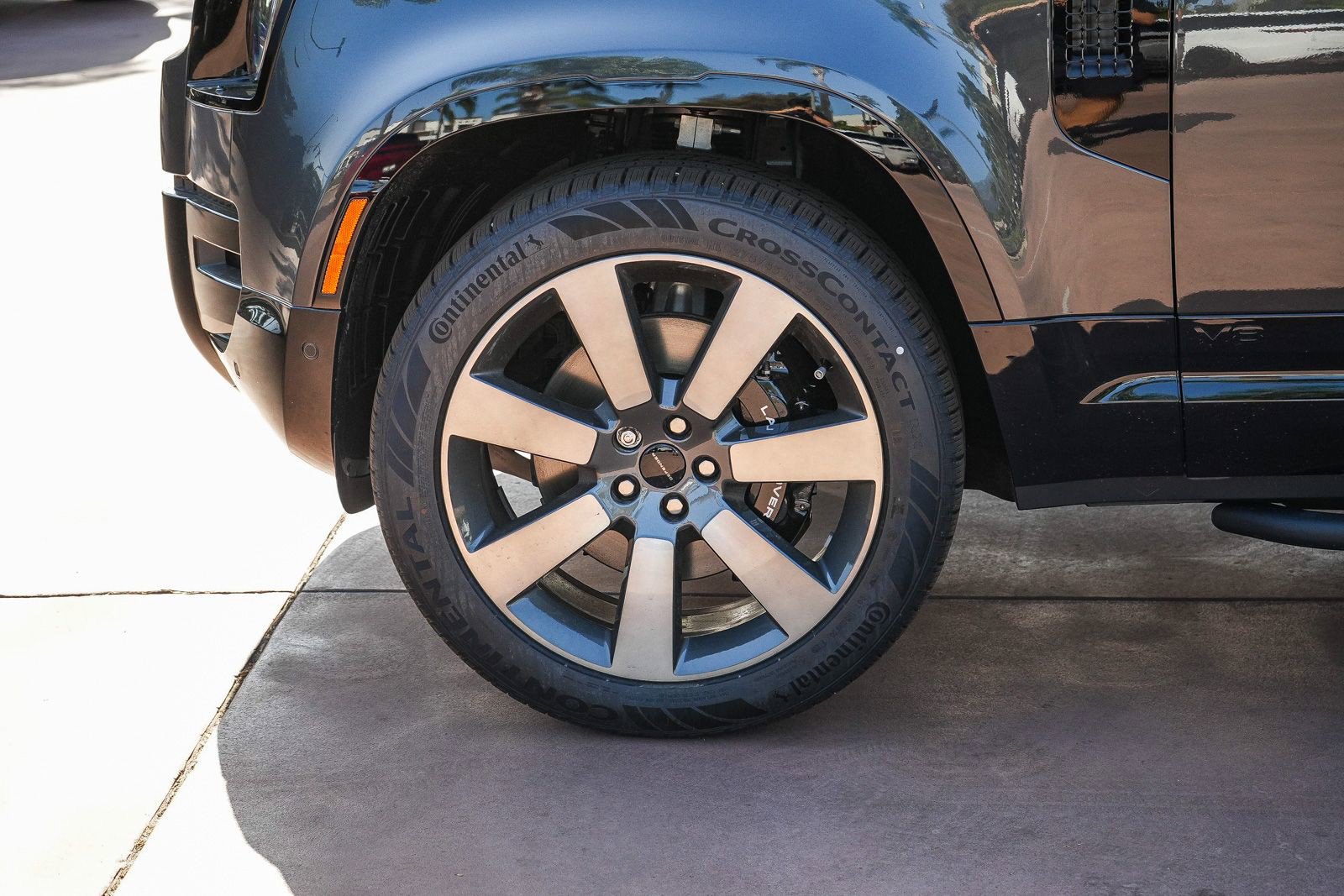 New 2026 Land Rover Defender 130 V8 AWD/4WD image 9