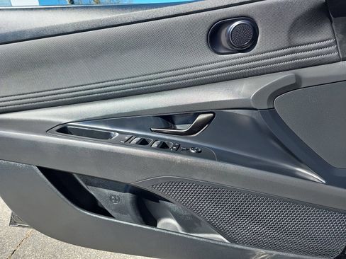 Certified 2025 Hyundai Elantra SEL image 30