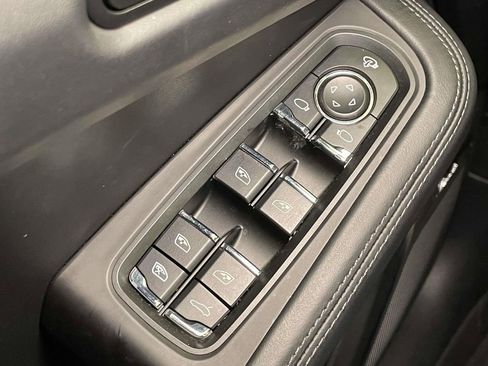 Used 2024 Porsche Macan S w/ Premium Plus Package image 39