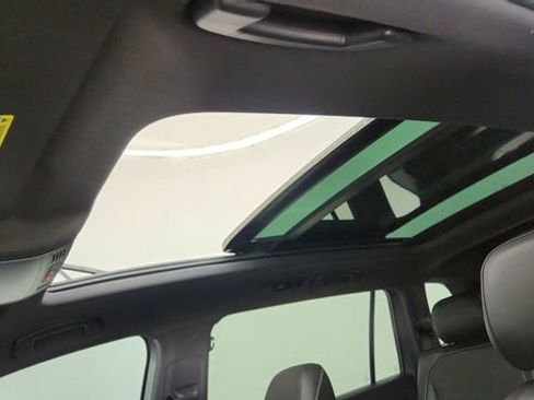 Used 2023 Volkswagen Tiguan SE R-Line image 56