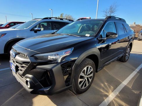 Used 2025 Subaru Outback Premium image 1