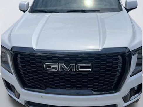 Used 2023 GMC Yukon Denali Ultimate AWD/4WD image 9