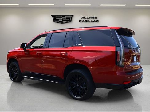 Used 2023 Cadillac Escalade Premium Luxury RWD image 3