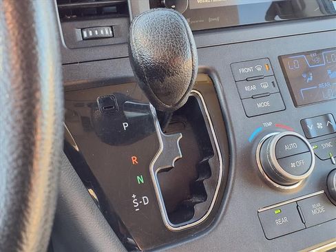 Used 2016 Toyota Sienna LE image 20