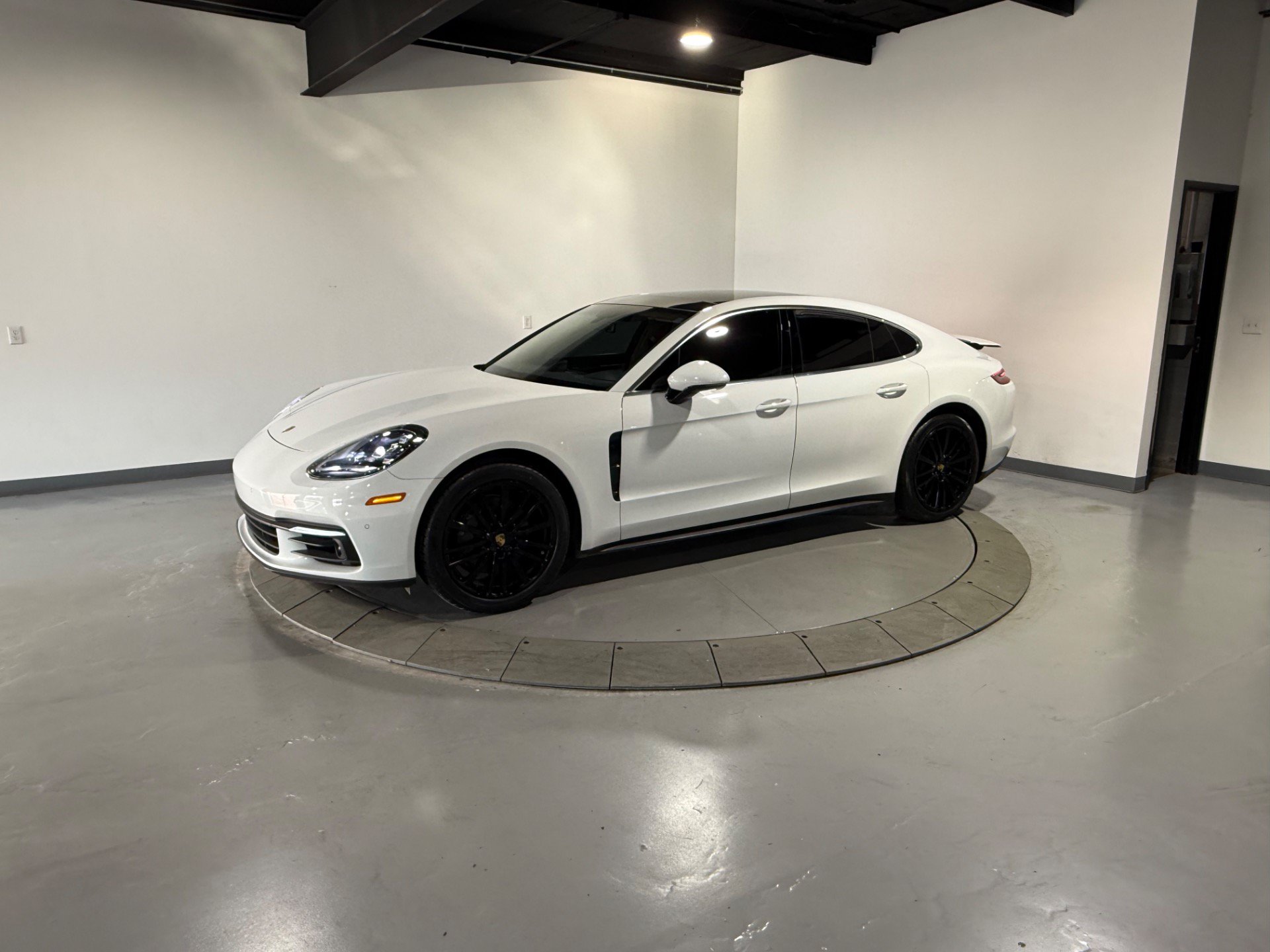 Used 2017 Porsche Panamera 4S AWD/4WD image 3