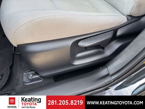 Used 2020 Toyota Corolla L image 12