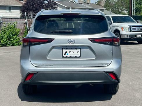 Used 2024 Toyota Highlander XLE FWD image 6