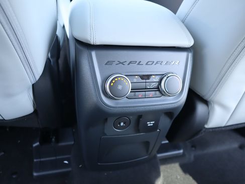 New 2026 Ford Explorer Platinum w/ LUX Leather Package AWD/4WD image 18