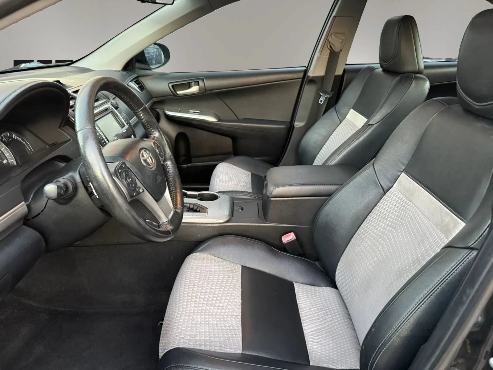 Used 2012 Toyota Camry SE FWD image 11