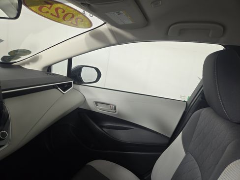 Used 2025 Toyota Corolla LE image 23