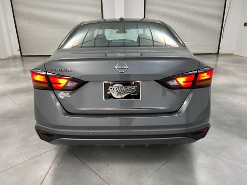 Used 2025 Nissan Altima 2.5 SV FWD image 6