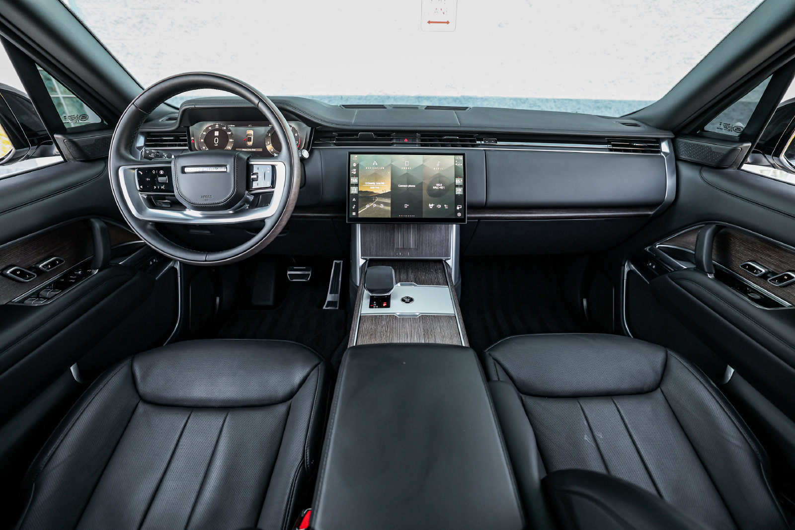 Used 2025 Land Rover Range Rover Long Wheelbase Autobiography AWD/4WD image 4