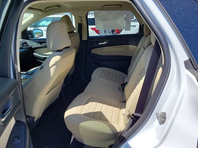 Used 2024 Ford Edge SE w/ Black Appearance Package AWD/4WD image 5