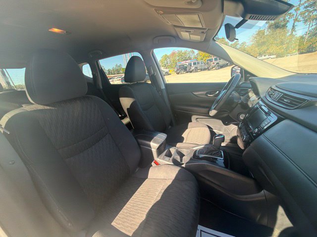 Used 2019 Nissan Rogue S w/ Special Edition Package FWD image 18
