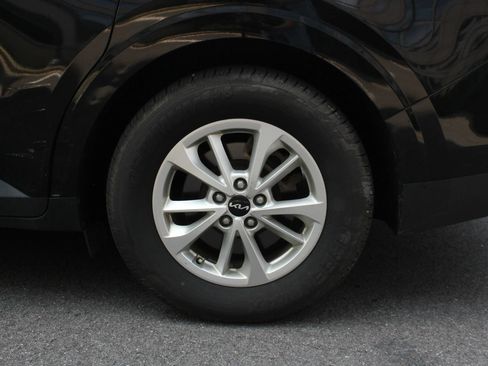 Used 2024 Kia Carnival LX FWD image 10